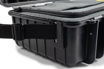 B&W Outdoor Case Type 6040 (PP.210): Photo Bag - Strap Close-up